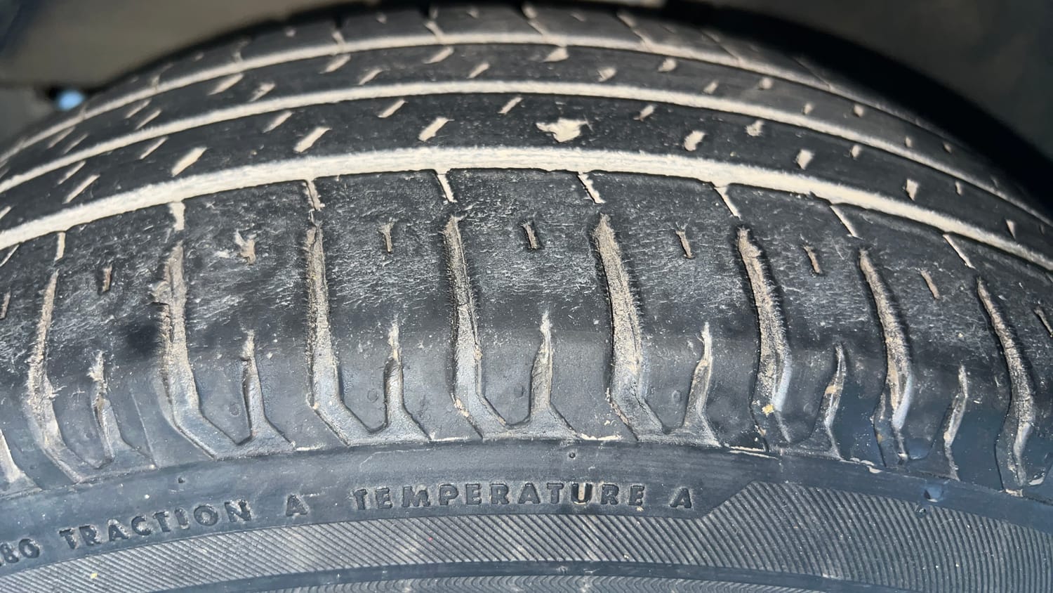 Used 2021 Maruti Suzuki XL6 Alpha AT Petrol Petrol Automatic tyres LEFT FRONT TYRE TREAD VIEW