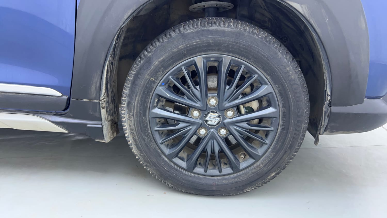 Used 2021 Maruti Suzuki XL6 Alpha AT Petrol Petrol Automatic tyres RIGHT FRONT TYRE RIM VIEW