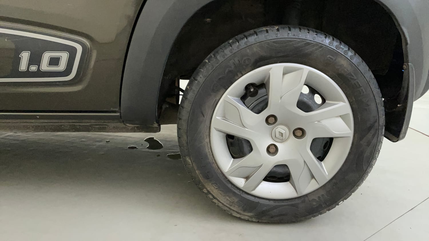 Used 2021 Renault Kwid RXT 1.0 AMT Opt Petrol Automatic tyres LEFT REAR TYRE RIM VIEW