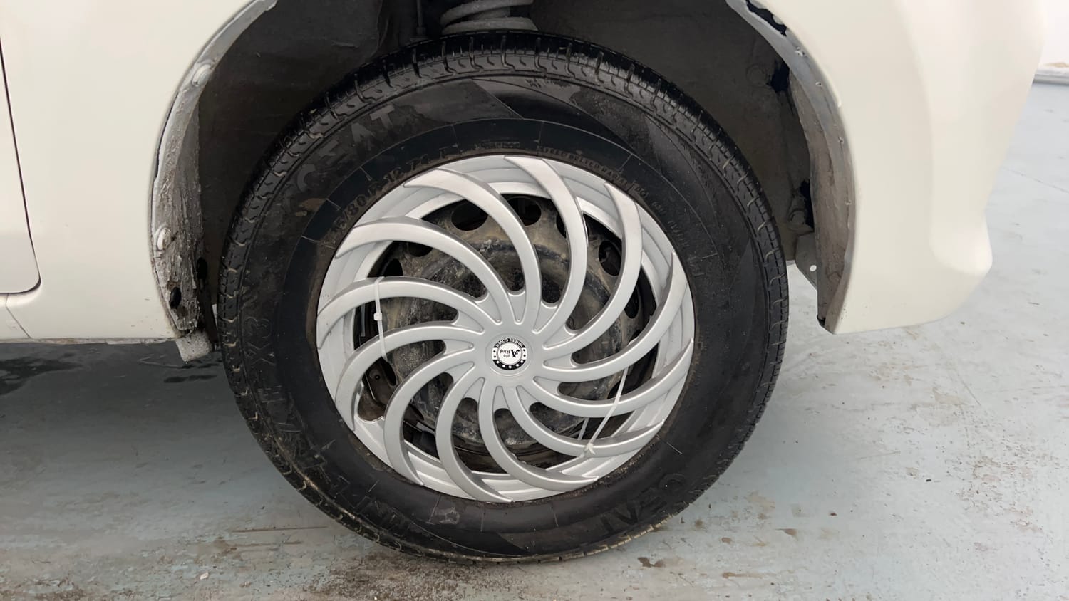 Used 2017 Maruti Suzuki Alto 800 LXi Petrol Manual tyres RIGHT FRONT TYRE RIM VIEW