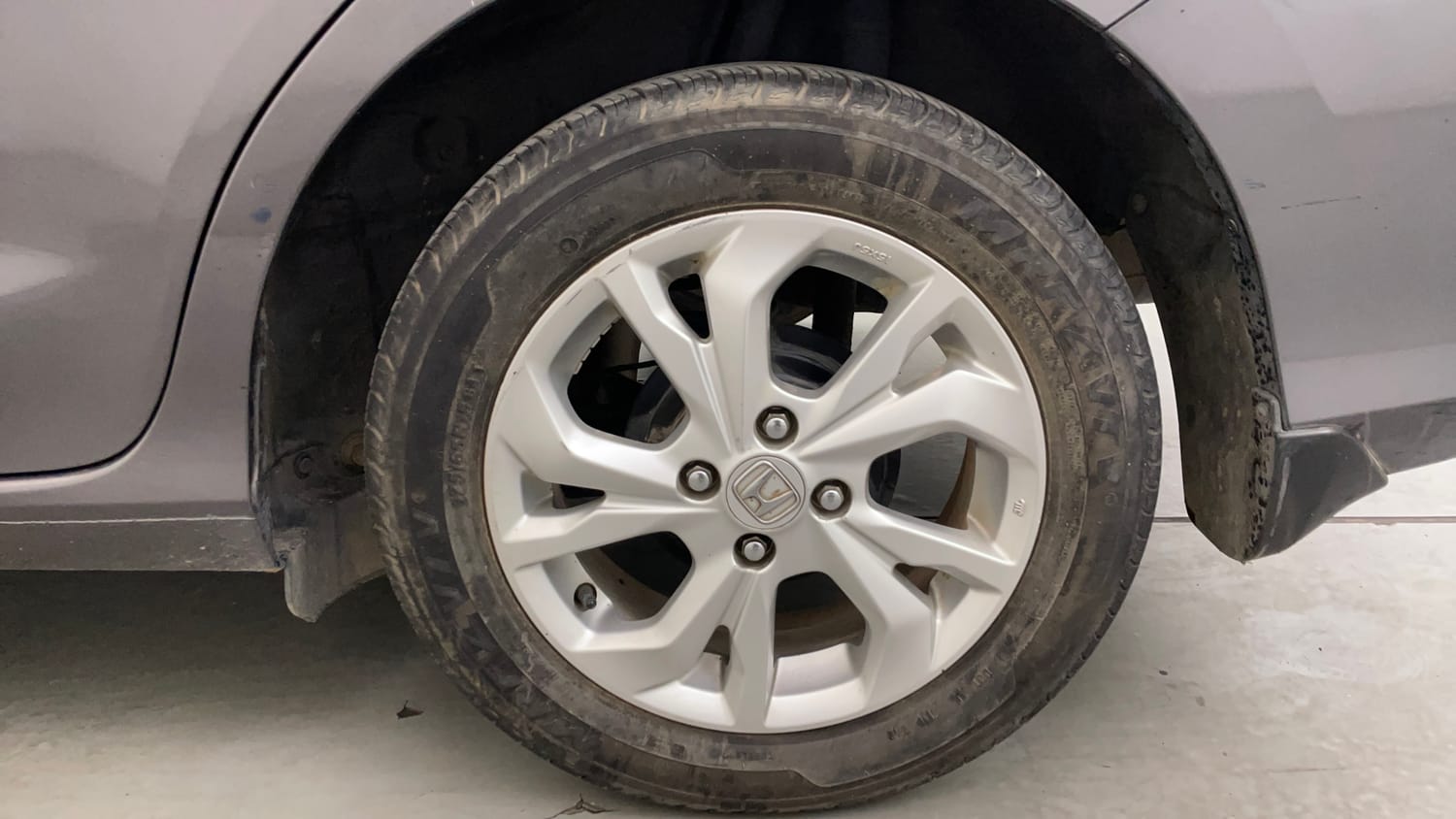 Used 2021 Honda Amaze 1.2 VX CVT Petrol Petrol Automatic tyres LEFT REAR TYRE RIM VIEW