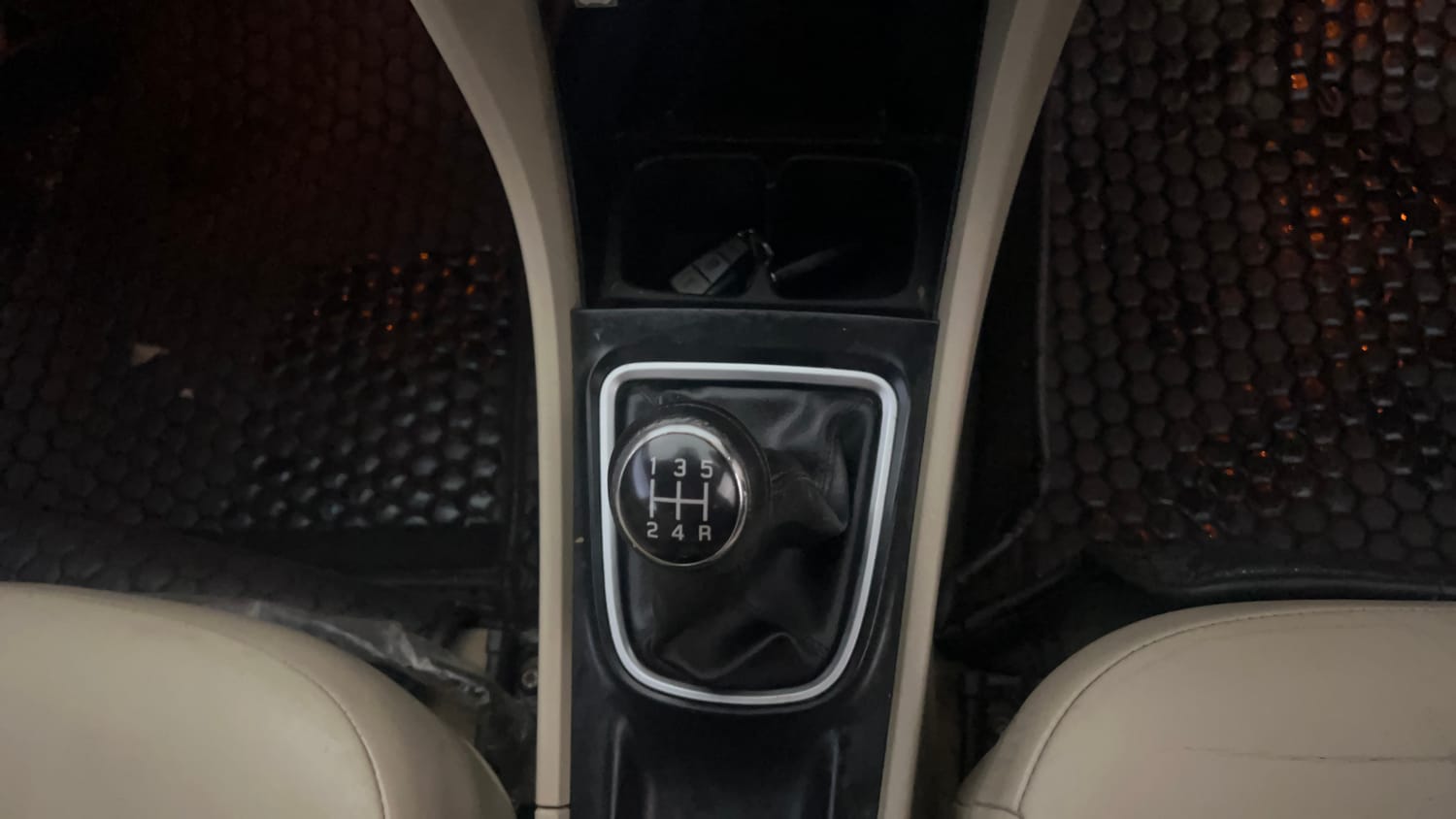 Used 2022 Maruti Suzuki Ciaz Alpha 1.5 Petrol Manual interior GEAR  KNOB VIEW
