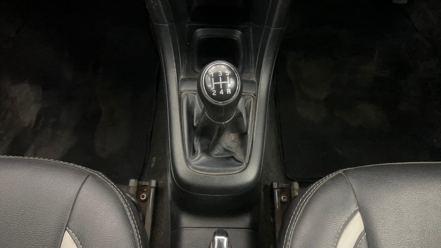 Used 2012 Maruti Suzuki Swift VDi Diesel Manual interior GEAR  KNOB VIEW