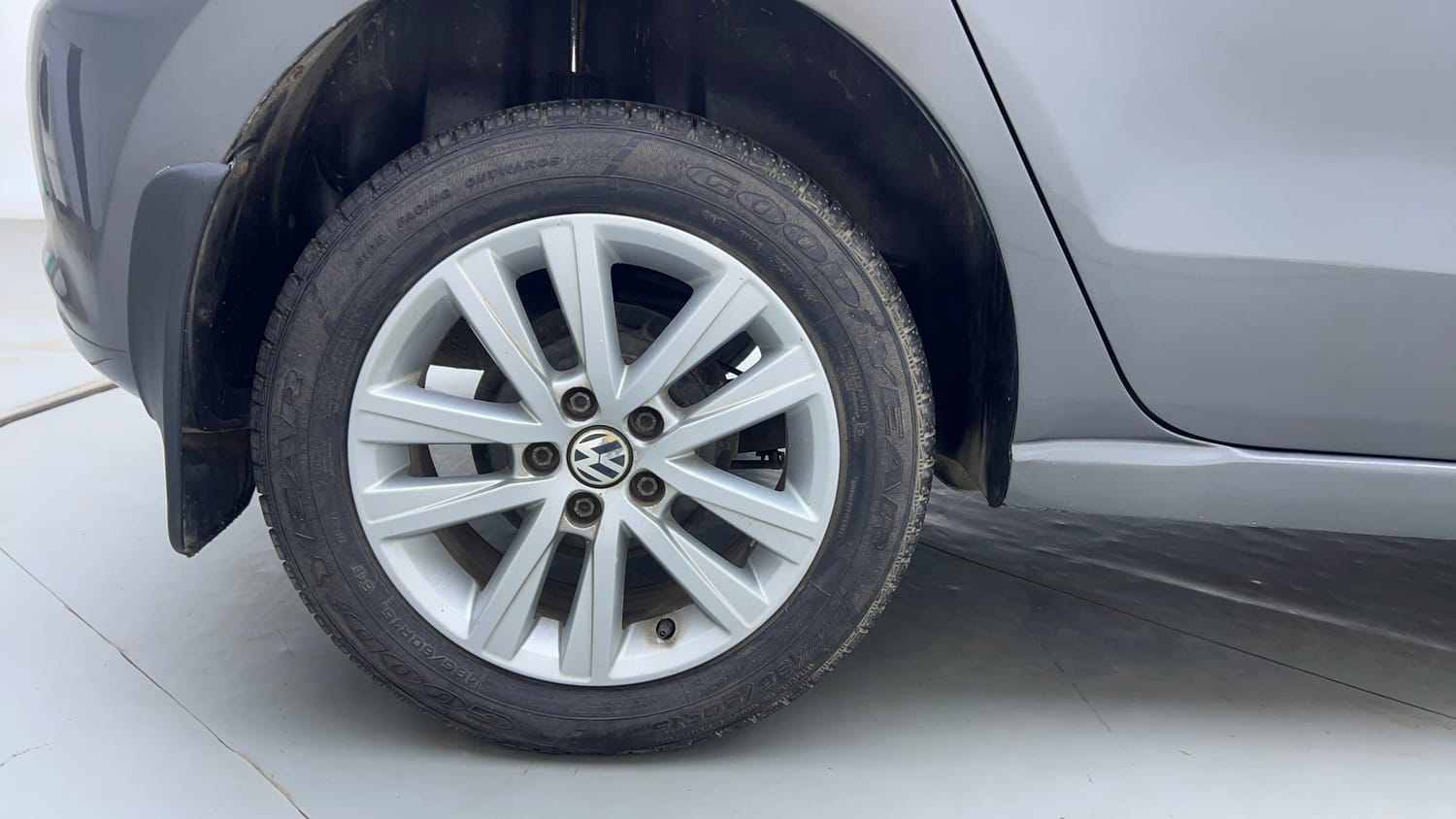 Used 2013 Volkswagen Polo Highline1.2L (P) Petrol Manual tyres RIGHT REAR TYRE RIM VIEW