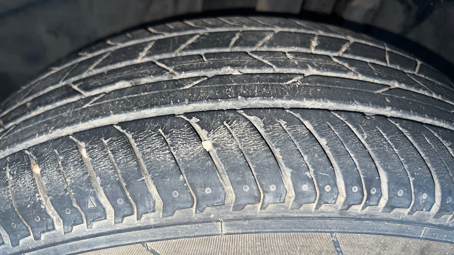 Used 2022 Renault Kiger RXT MT Petrol Manual tyres LEFT FRONT TYRE TREAD VIEW