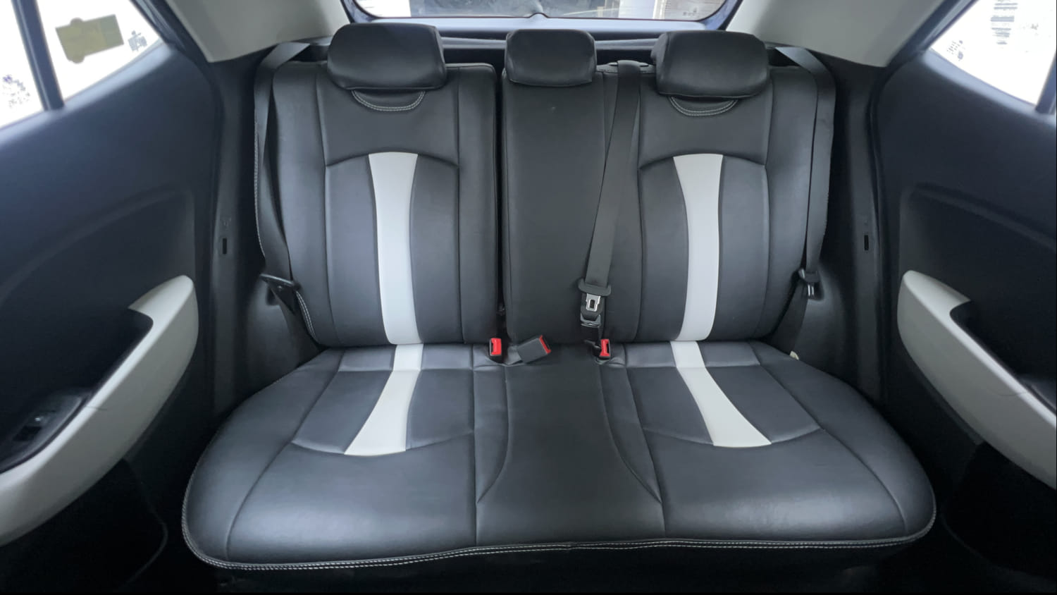 Used 2023 Hyundai Venue S (O) 1.0 Turbo DCT Petrol Automatic interior REAR SEAT CONDITION VIEW