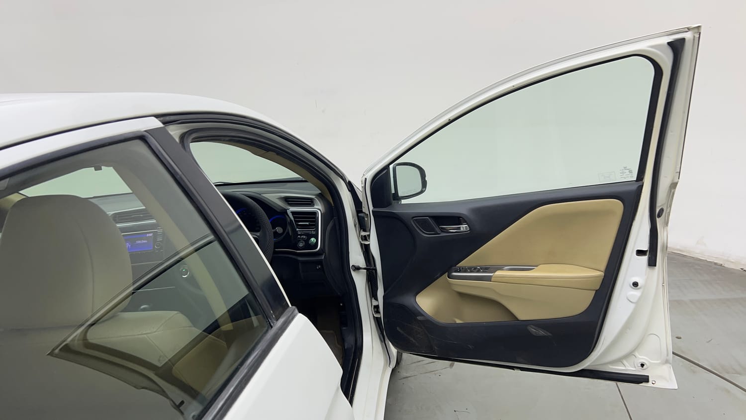 Used 2016 Honda City VX CVT Petrol Automatic interior RIGHT FRONT DOOR OPEN VIEW