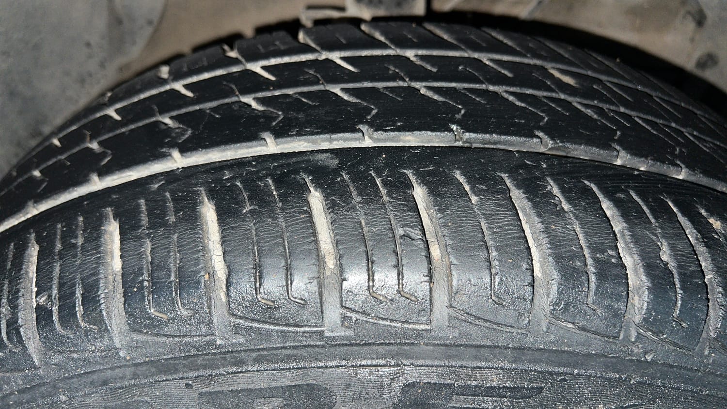 Used 2018 maruti-suzuki Vitara Brezza VDi AGS Diesel Automatic tyres RIGHT FRONT TYRE TREAD VIEW