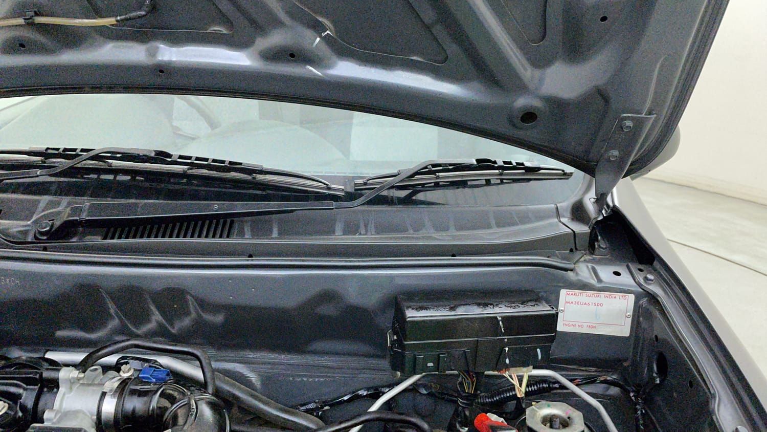 Used 2017 Maruti Suzuki Alto 800 LXi Petrol Manual engine ENGINE LEFT SIDE HINGE & APRON VIEW