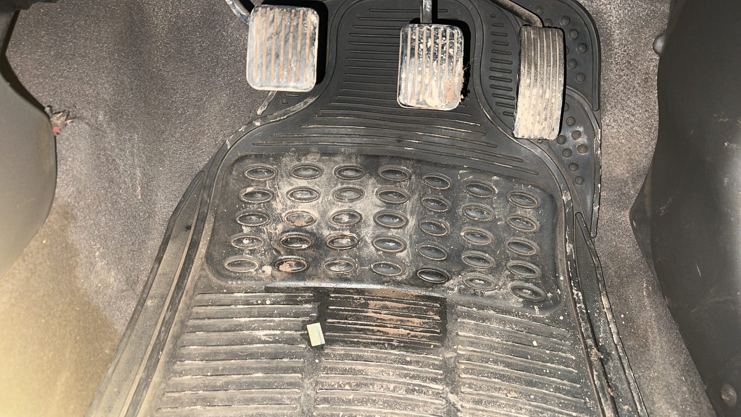 Used 2013 Hyundai i10 Magna 1.1 iRDE2 Petrol Manual interior PEDALS VIEW