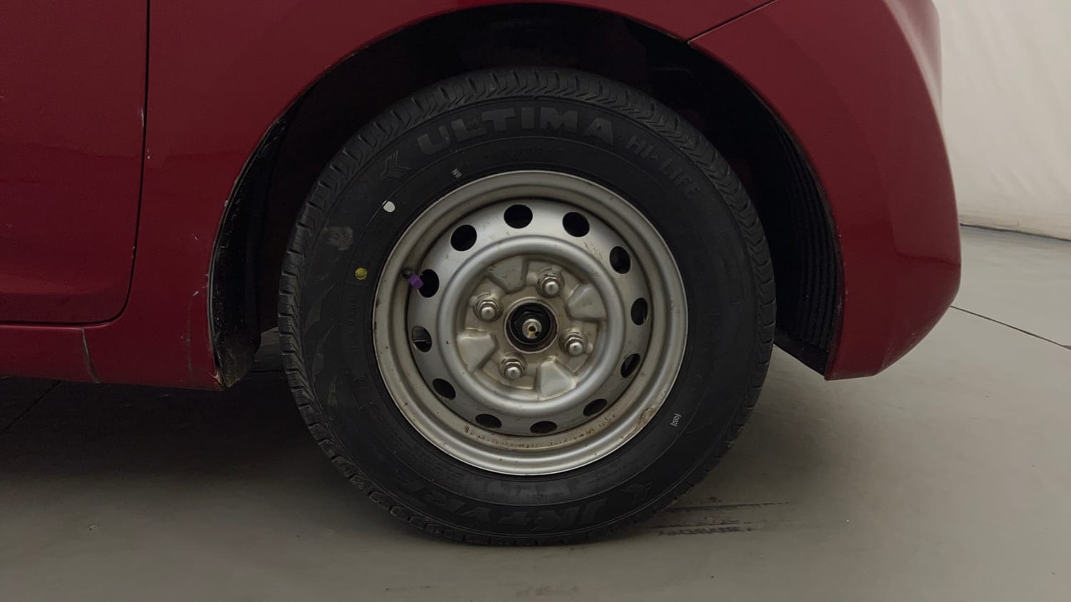 Used 2016 Hyundai Eon Era Petrol Manual tyres RIGHT FRONT TYRE RIM VIEW