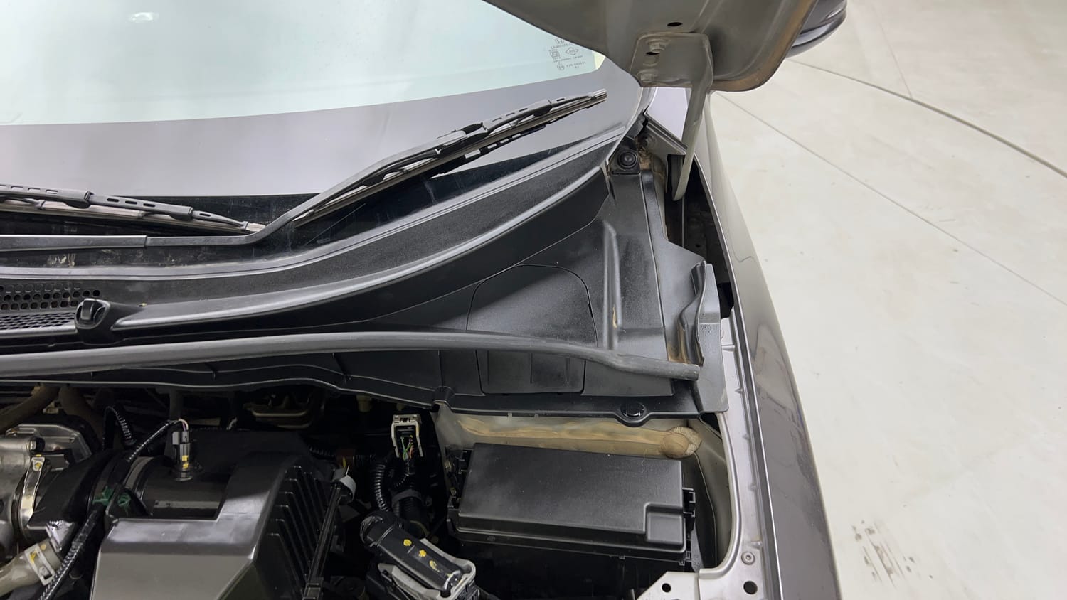 Used 2019 Honda City V Petrol Petrol Manual engine ENGINE LEFT SIDE HINGE & APRON VIEW