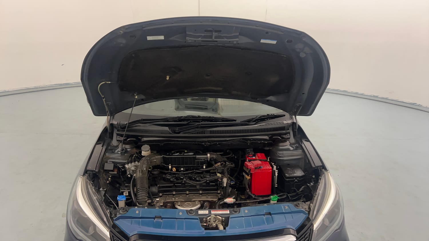 Used 2022 Maruti Suzuki Ciaz Alpha 1.5 Petrol Manual engine ENGINE & BONNET OPEN FRONT VIEW