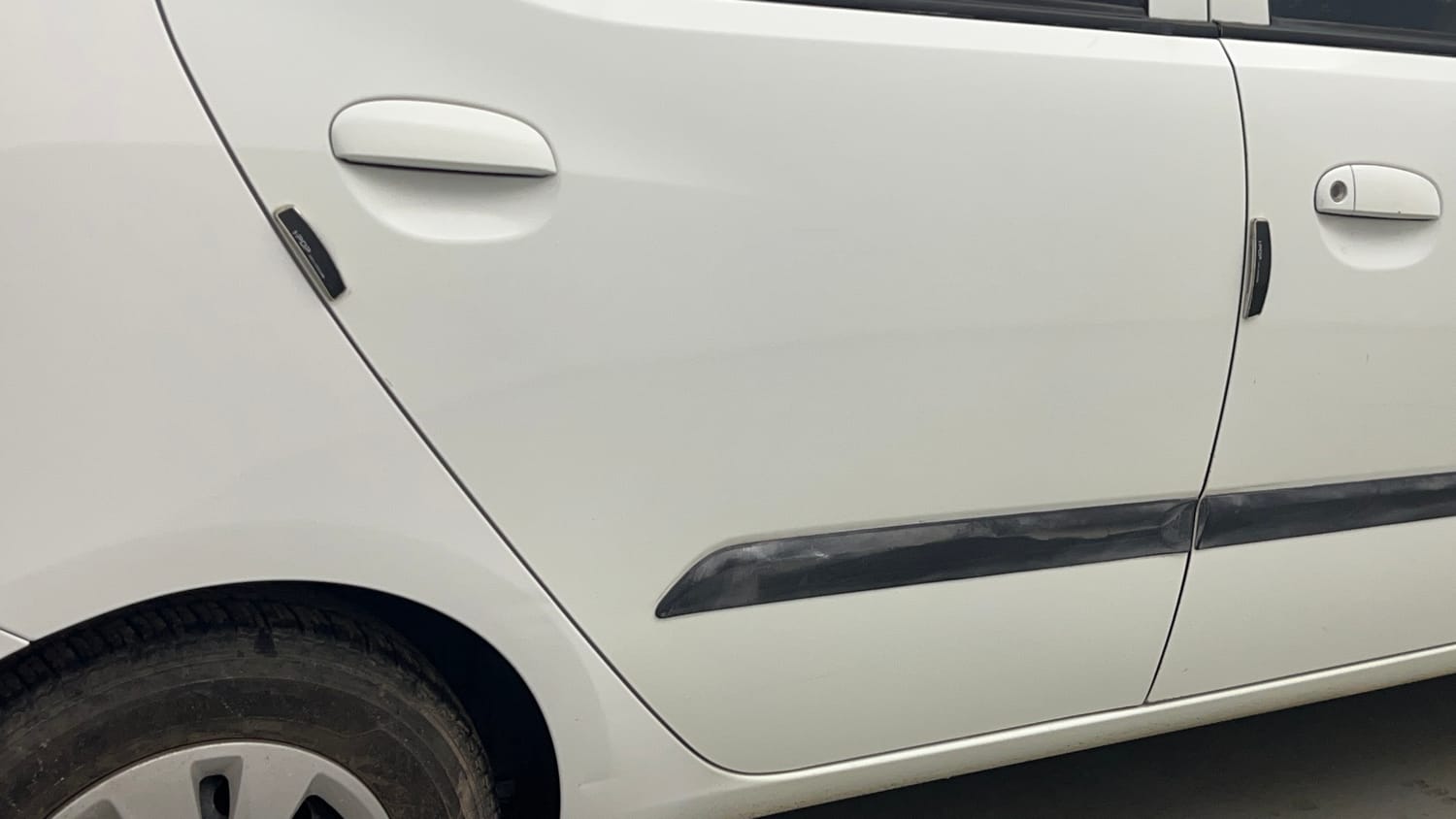Used 2013 Hyundai i10 Magna 1.1 iRDE2 Petrol Manual dents MINOR SCRATCH