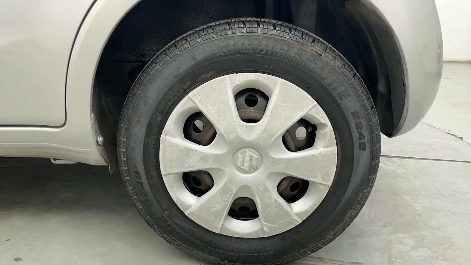 Used 2015 Maruti Suzuki Ritz Vxi BS-IV Petrol Manual tyres LEFT REAR TYRE RIM VIEW