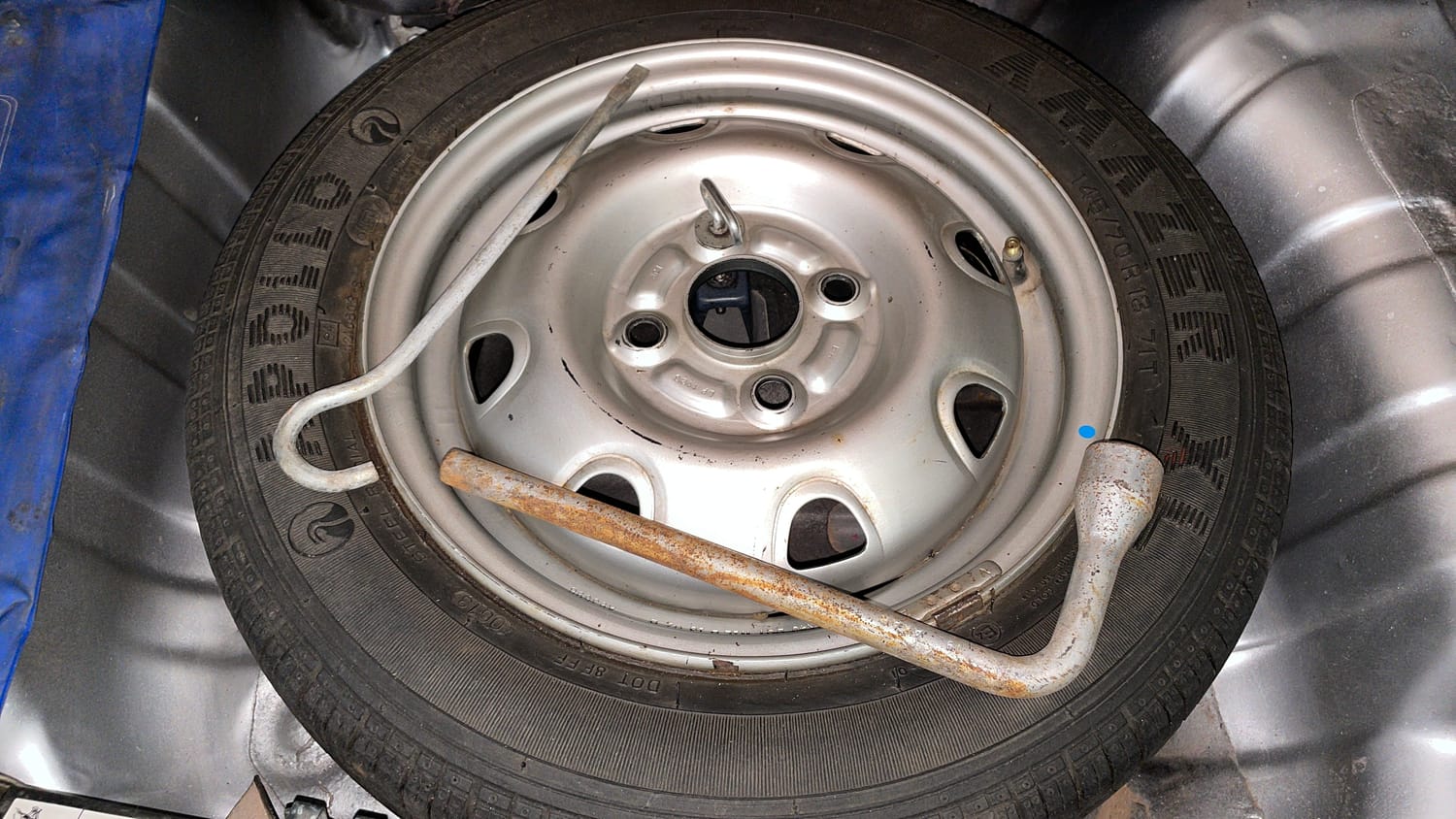 Used 2014 Maruti Suzuki Estilo LXi BS-IV Petrol Manual tyres SPARE TYRE VIEW