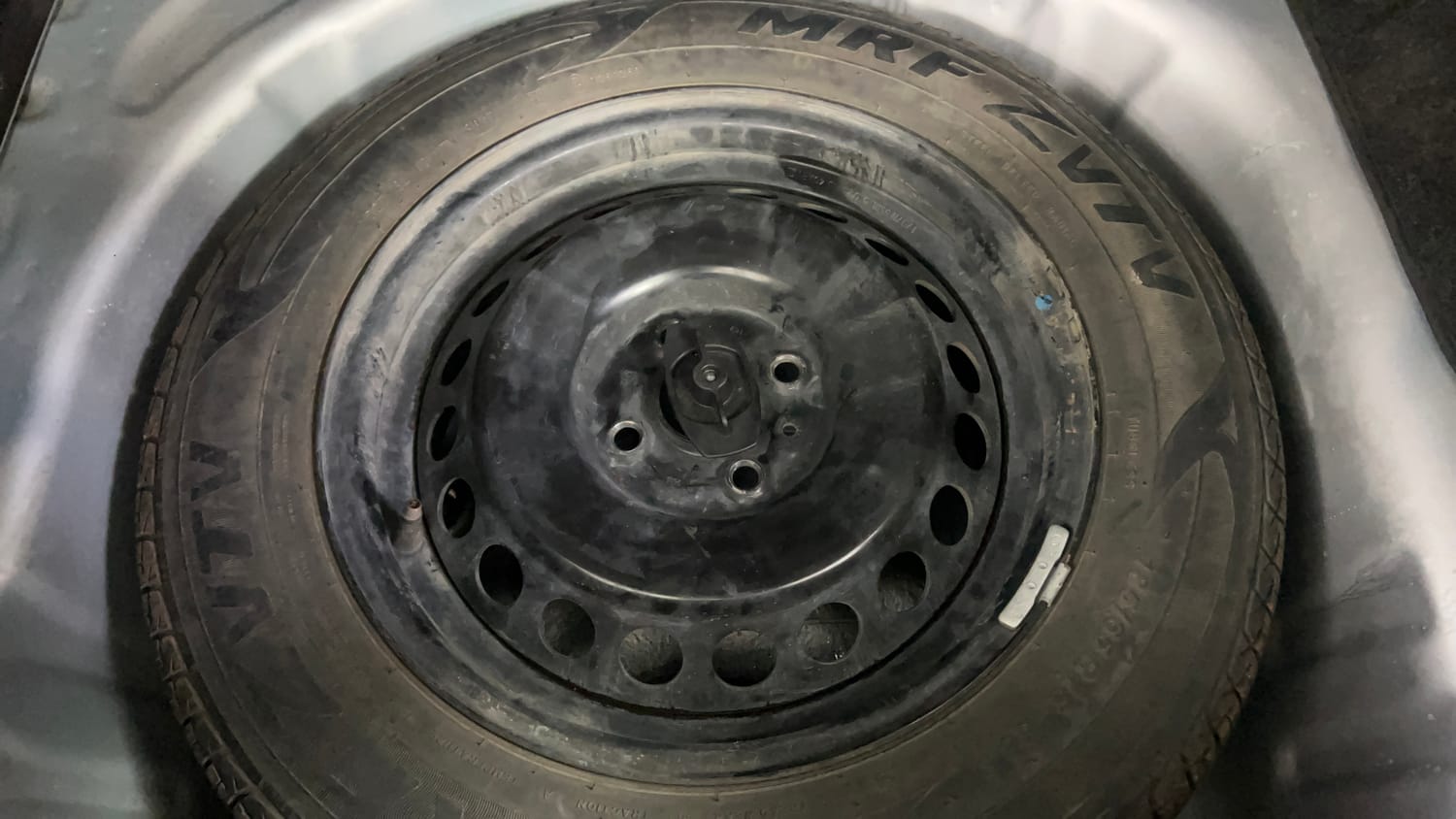 Used 2017 Maruti Suzuki Baleno Delta 1.2 Petrol Manual tyres SPARE TYRE VIEW