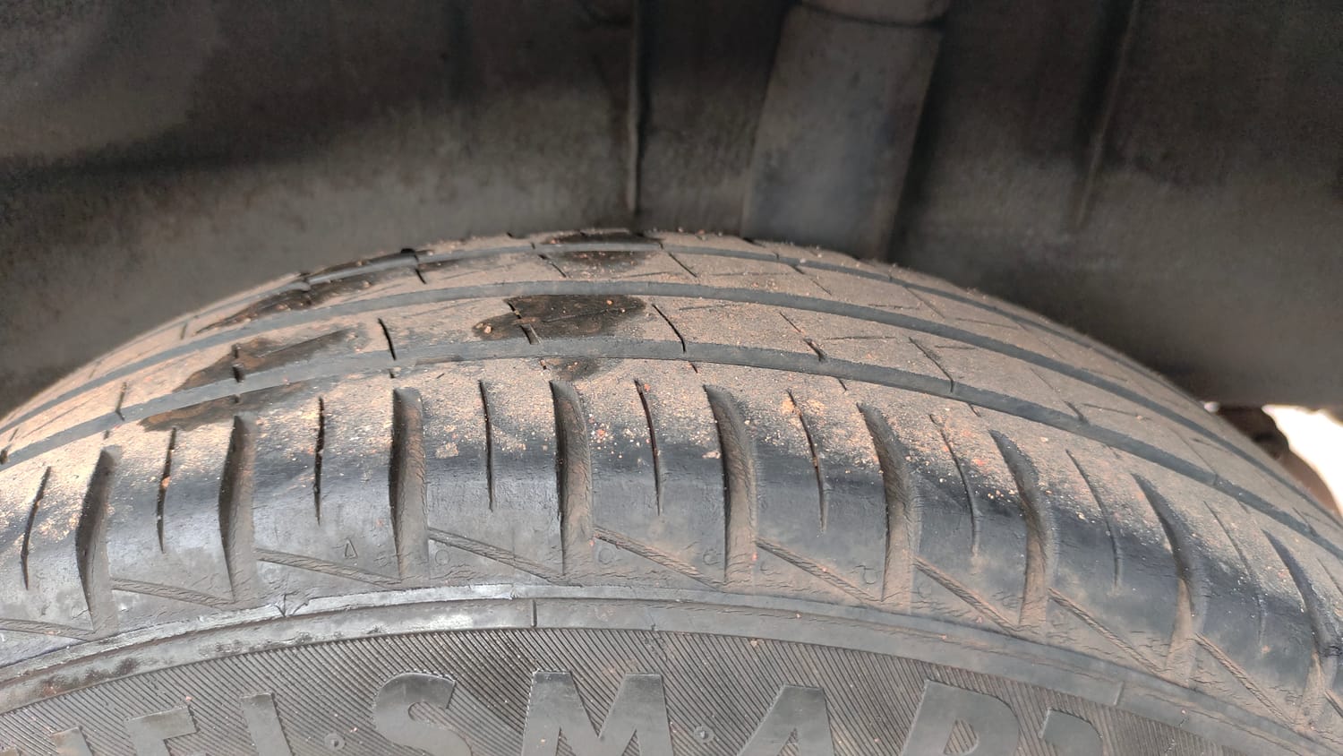 Used 2021 Renault Kwid RXT 1.0 Opt Petrol Manual tyres LEFT REAR TYRE TREAD VIEW