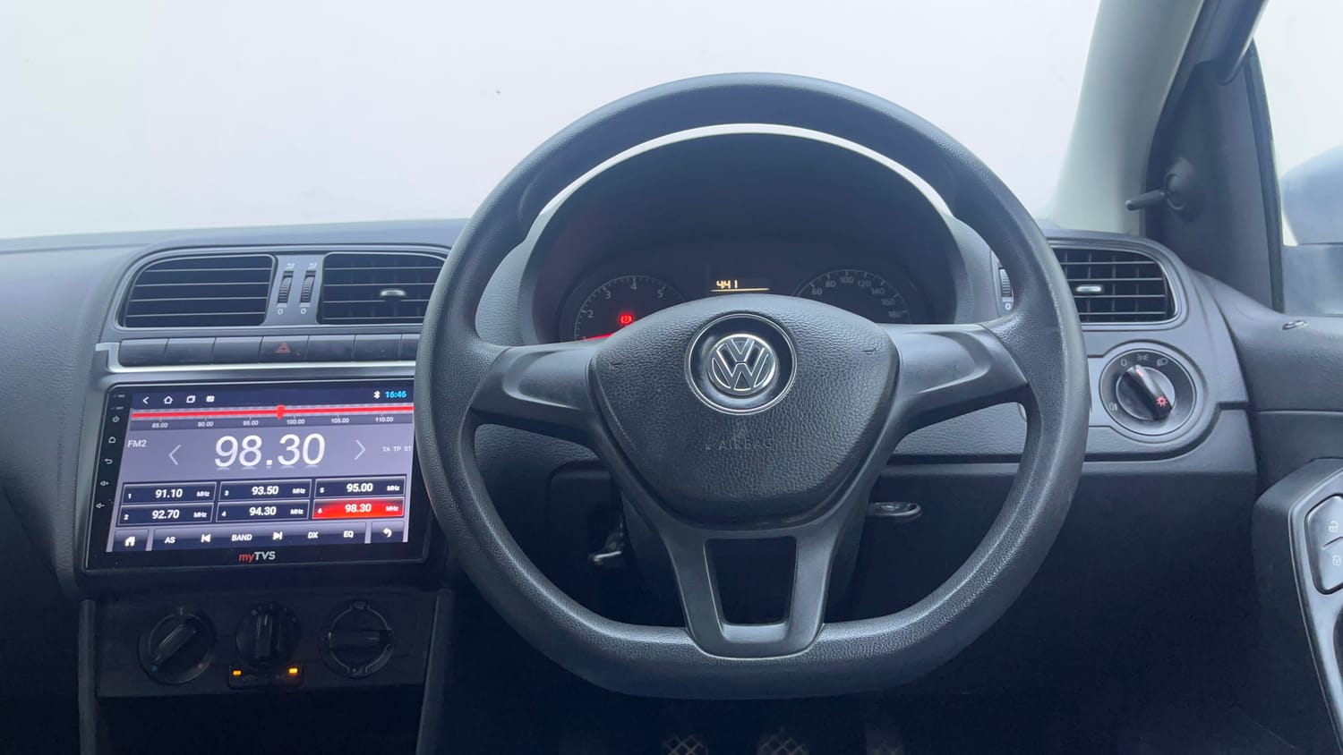 Used 2015 Volkswagen Polo Trendline 1.2L (P) Petrol Manual interior STEERING VIEW