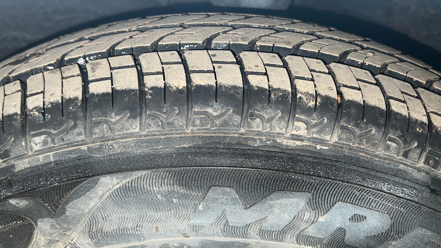 Used 2013 Hyundai i10 Magna 1.1 iRDE2 Petrol Manual tyres LEFT FRONT TYRE TREAD VIEW
