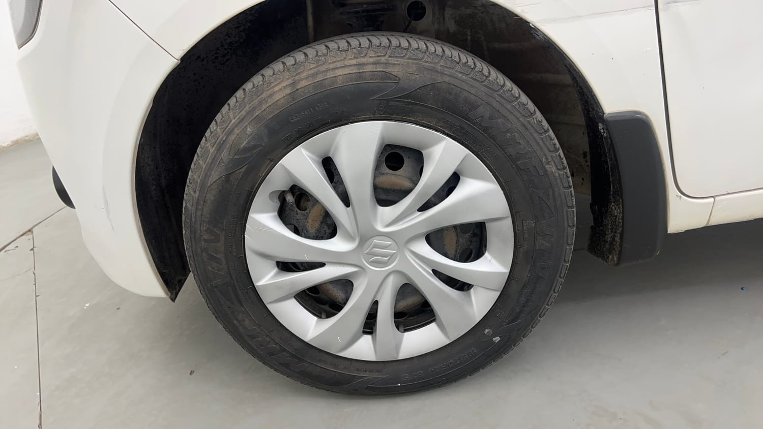 Used 2019 Maruti Suzuki Wagon R 1.0 VXI AMT Petrol Automatic tyres LEFT FRONT TYRE RIM VIEW