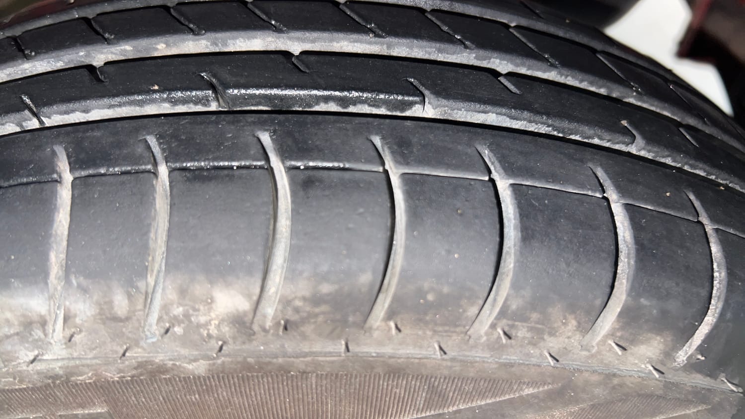 Used 2016 Hyundai Eon Era Petrol Manual tyres LEFT REAR TYRE TREAD VIEW