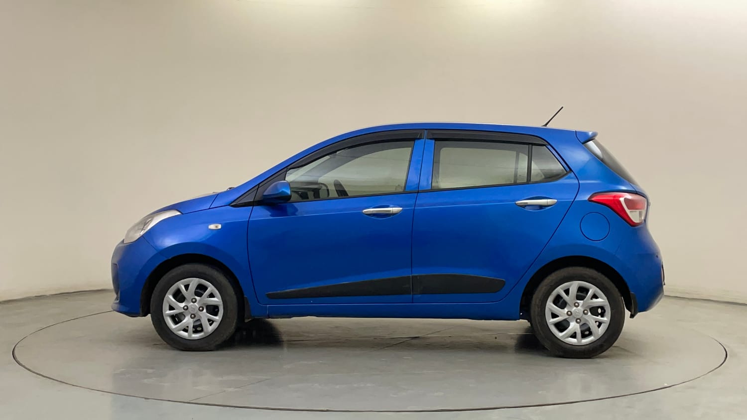 Used 2018 Hyundai Grand i10 Magna 1.2 Kappa VTVT Petrol Manual exterior LEFT SIDE VIEW