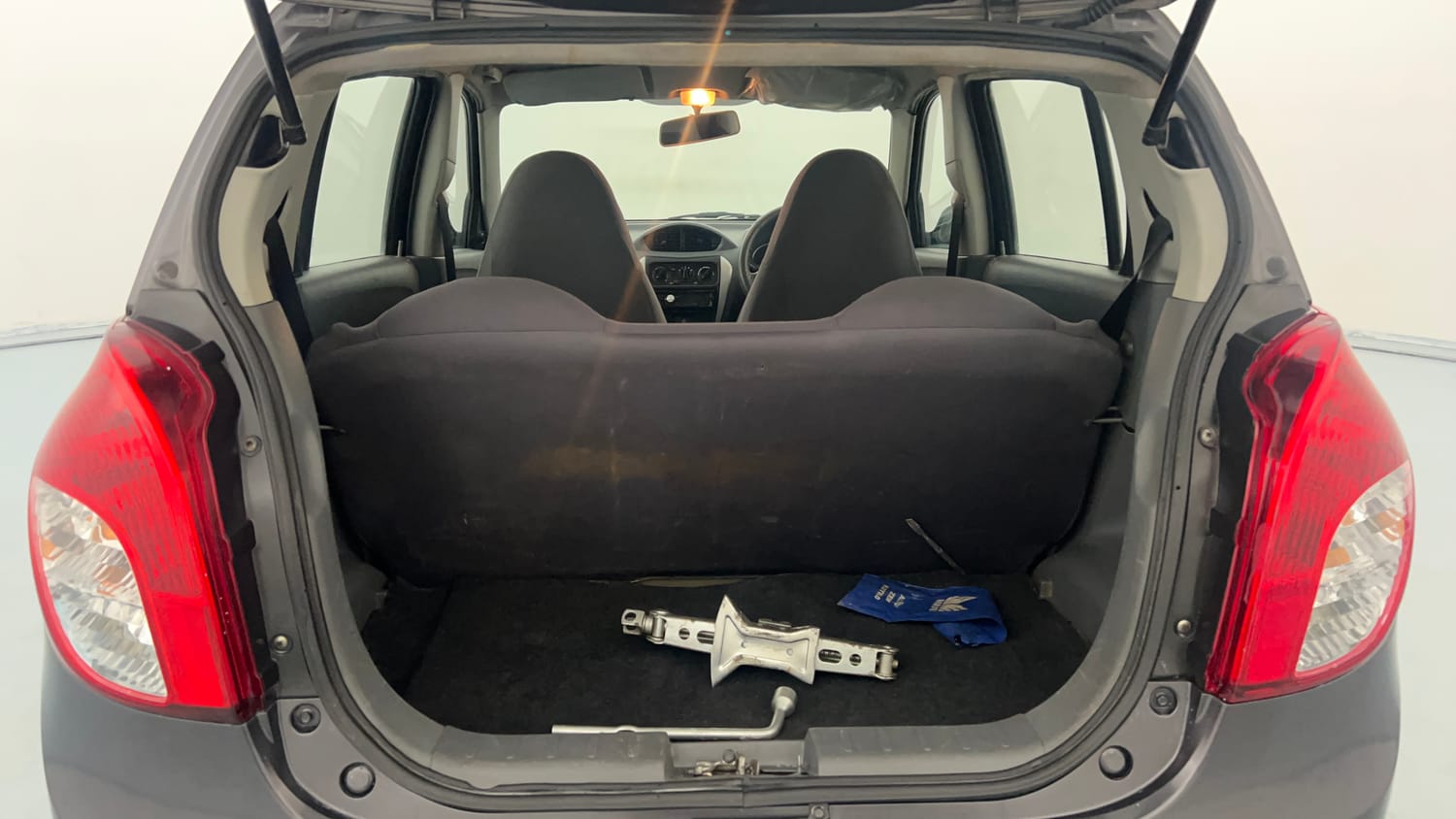 Used 2013 Maruti Suzuki Alto 800 Lxi Petrol Manual interior DICKY INSIDE VIEW