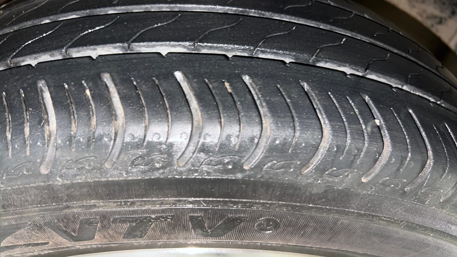 Used 2025 honda Amaze 2nd Generation VX 1.2 Petrol CVT Petrol Automatic tyres RIGHT FRONT TYRE TREAD VIEW