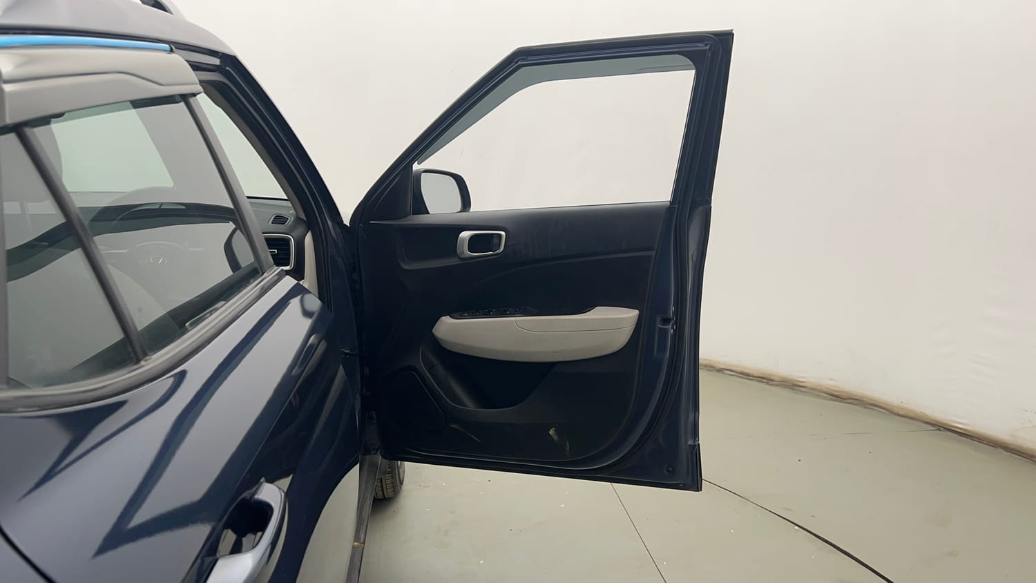Used 2022 Hyundai Venue SX 1.2 Petrol Petrol Manual interior RIGHT FRONT DOOR OPEN VIEW