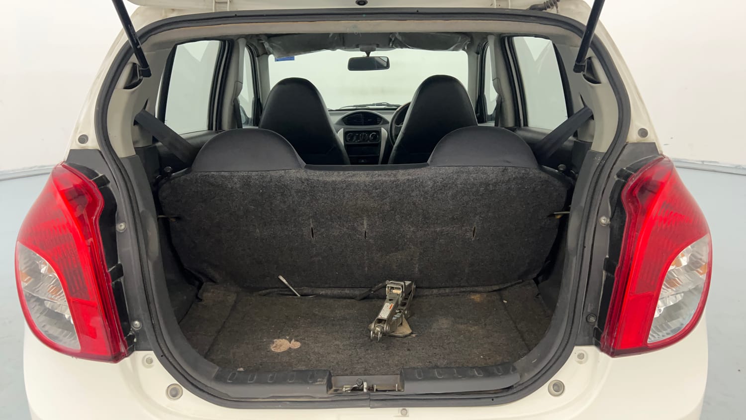 Used 2017 Maruti Suzuki Alto 800 LXi Petrol Manual interior DICKY INSIDE VIEW