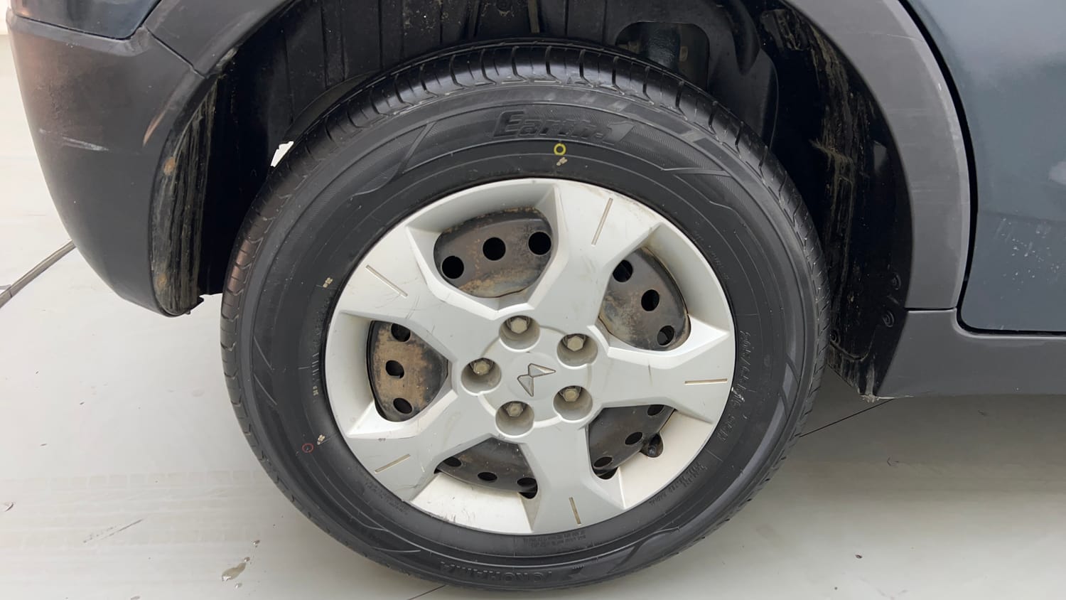 Used 2022 Mahindra XUV 300 W6 1.2 Petrol Petrol Manual tyres RIGHT REAR TYRE RIM VIEW