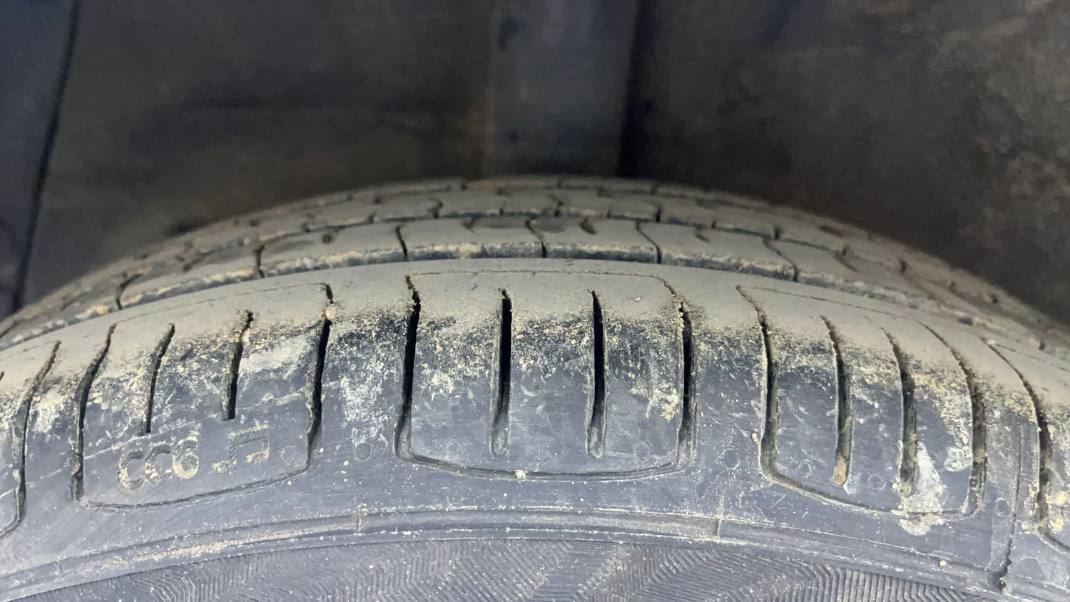 Used 2018 Hyundai Grand i10 Magna AT 1.2 Kappa VTVT Petrol Automatic tyres RIGHT REAR TYRE TREAD VIEW