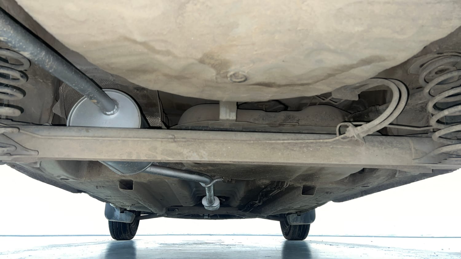Used 2016 Datsun Redi-GO S Petrol Manual extra REAR UNDERBODY VIEW (TAKEN FROM REAR)