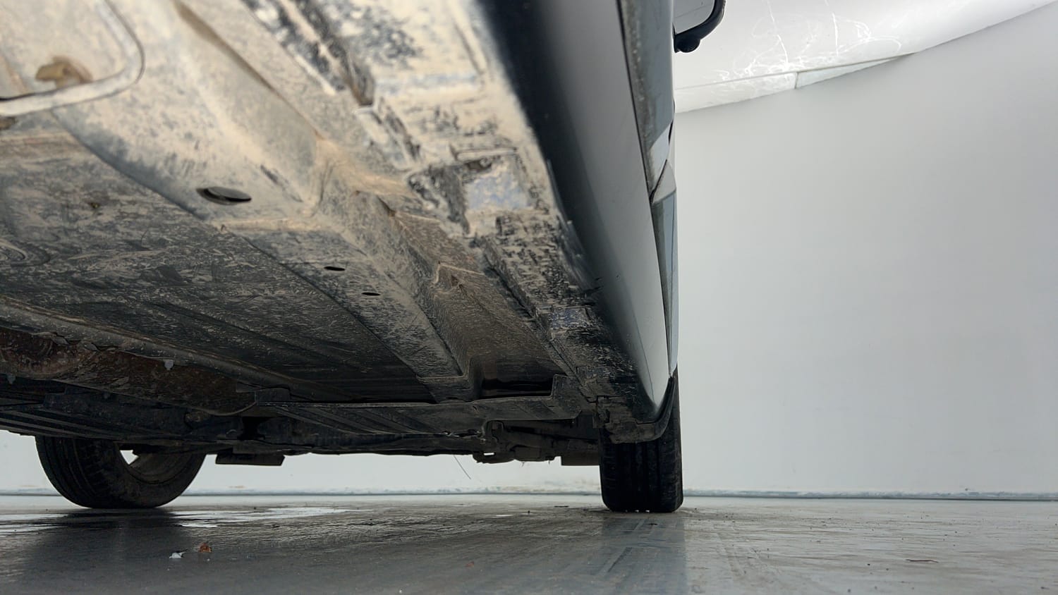 Used 2022 Toyota Glanza V AMT Petrol Automatic extra REAR RIGHT UNDERBODY VIEW