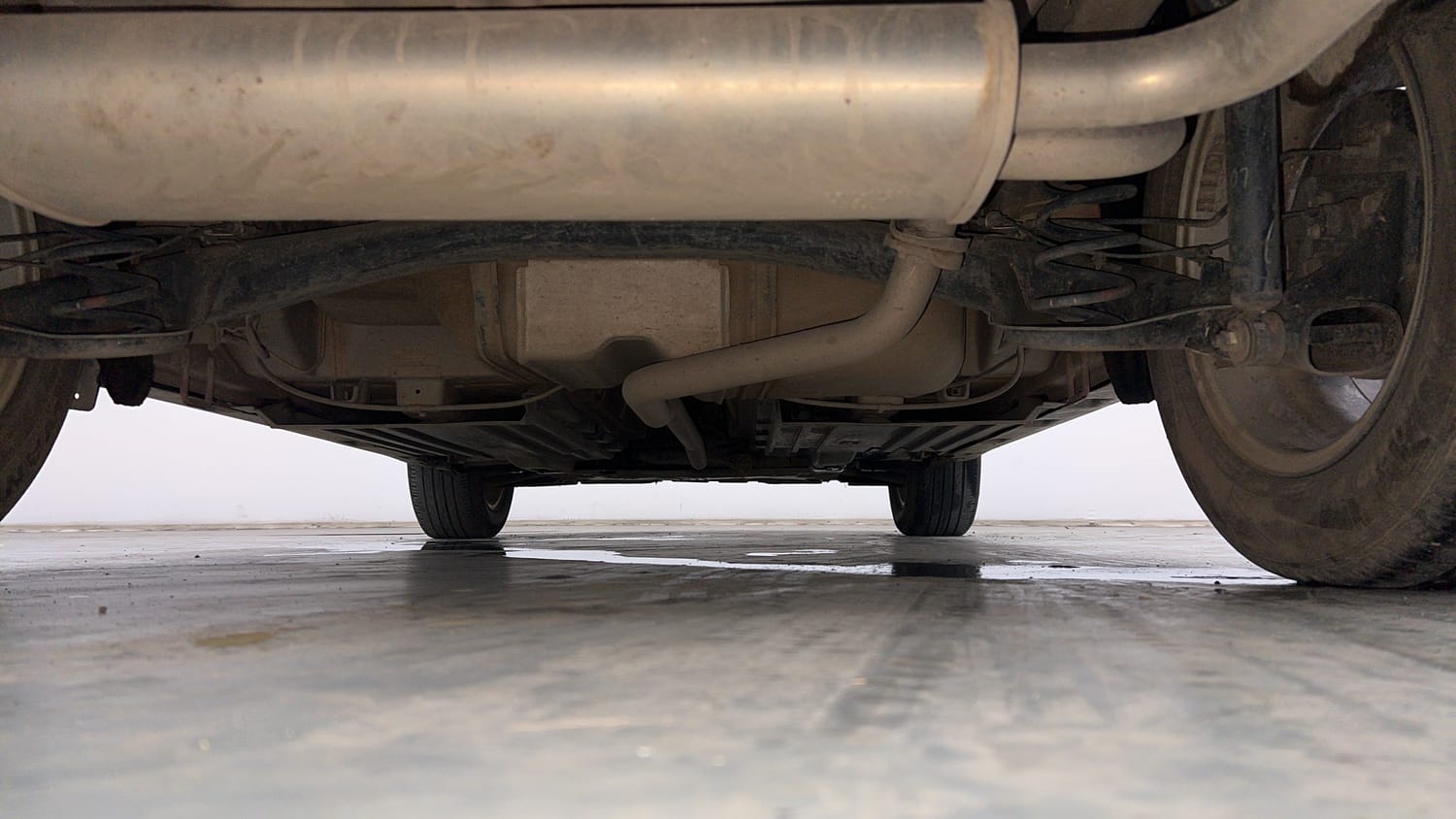 Used 2016 Maruti Suzuki Vitara Brezza [2016-2020] ZDi Plus Diesel Manual extra REAR UNDERBODY VIEW (TAKEN FROM REAR)