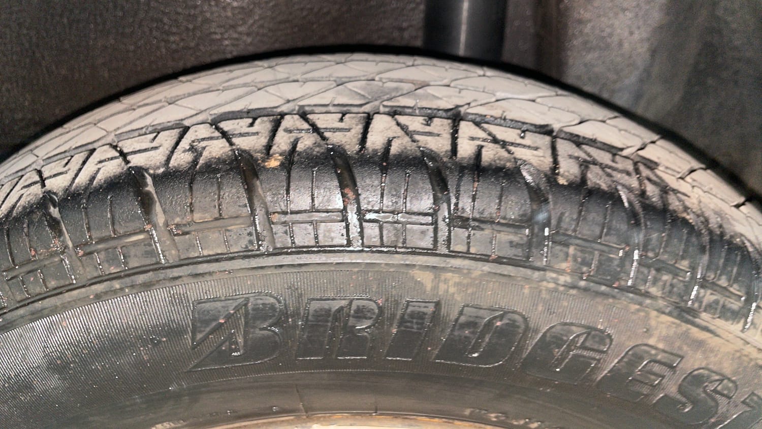 Used 2015 Maruti Suzuki Ritz Vxi BS-IV Petrol Manual tyres LEFT REAR TYRE TREAD VIEW