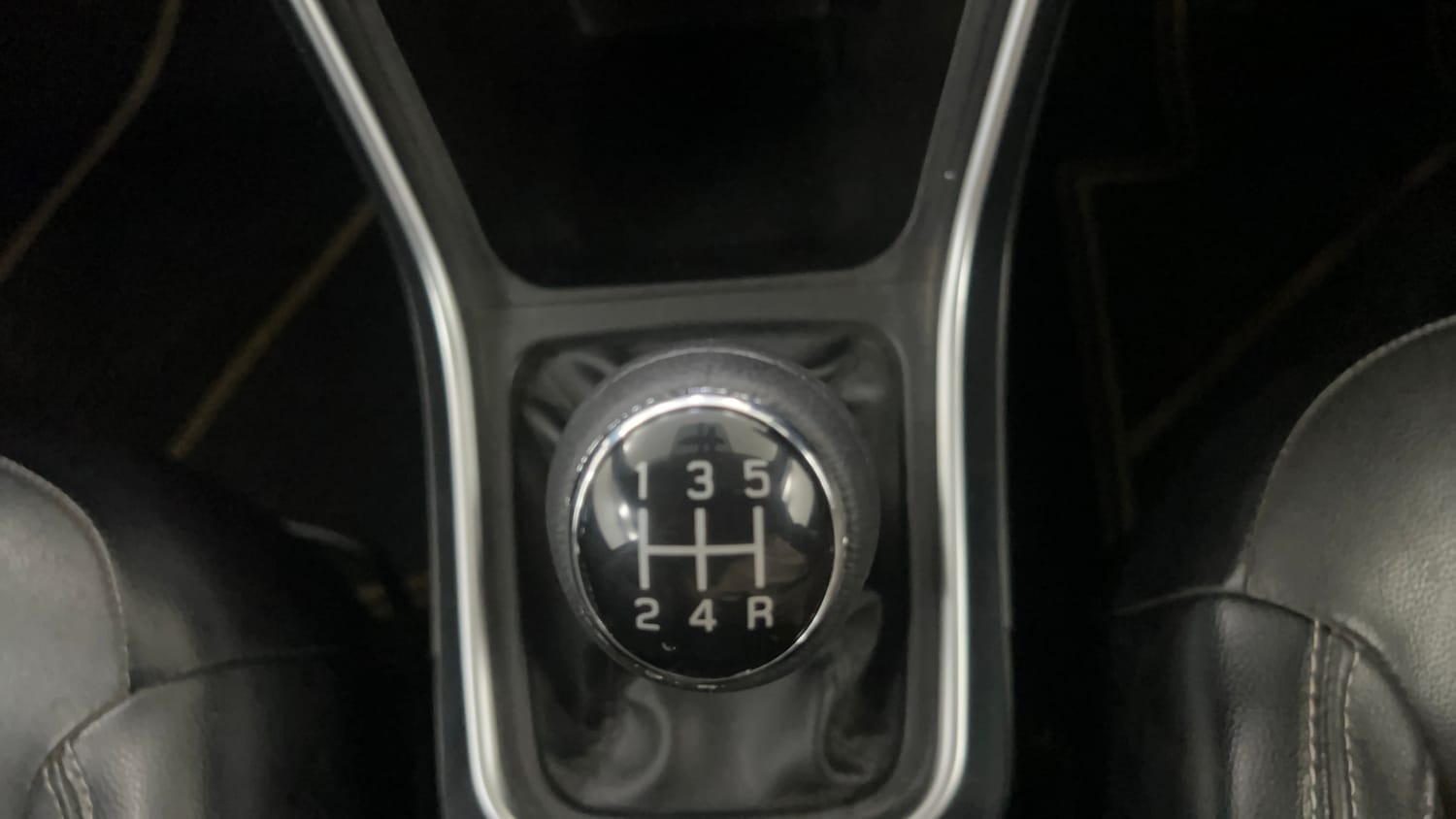 Used 2017 Maruti Suzuki S-Cross Alpha 1.3 Diesel Manual interior GEAR  KNOB VIEW