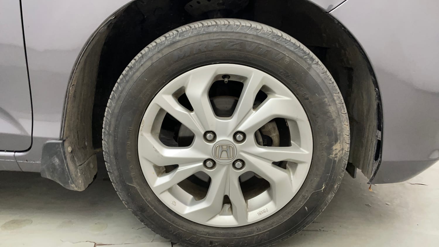Used 2021 Honda Amaze 1.2 VX CVT Petrol Petrol Automatic tyres RIGHT FRONT TYRE RIM VIEW