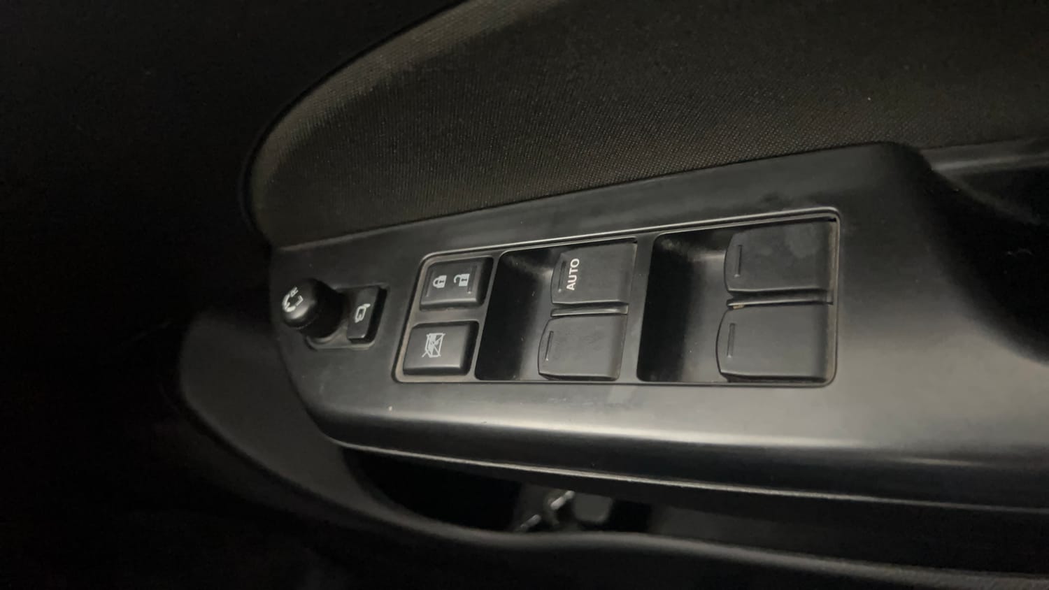 Used 2015 Maruti Suzuki Swift VXi Petrol Manual top_features Power windows