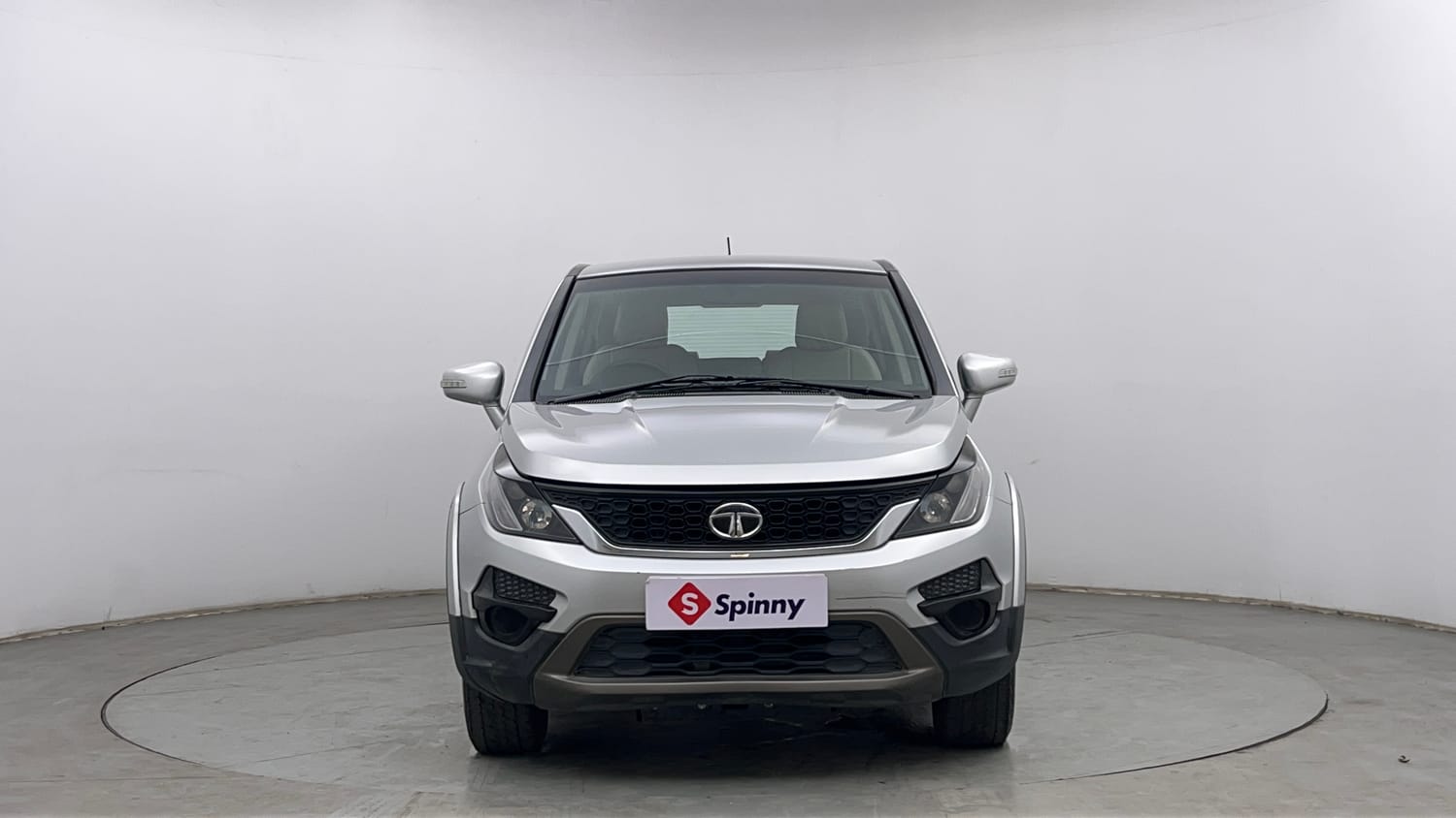 Used 2017 Tata Hexa XM 4x2 7 STR Diesel Manual exterior FRONT VIEW