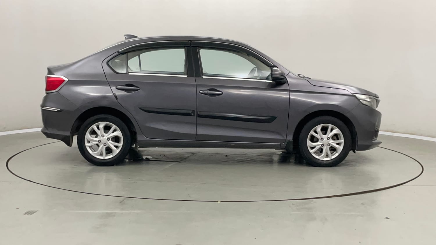 Used 2018 Honda Amaze 1.2 V MT Petrol Petrol Manual exterior RIGHT SIDE VIEW
