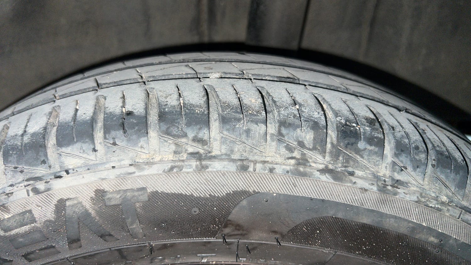 Used 2021 Renault Kwid RXT 1.0 AMT Opt Petrol Automatic tyres LEFT REAR TYRE TREAD VIEW