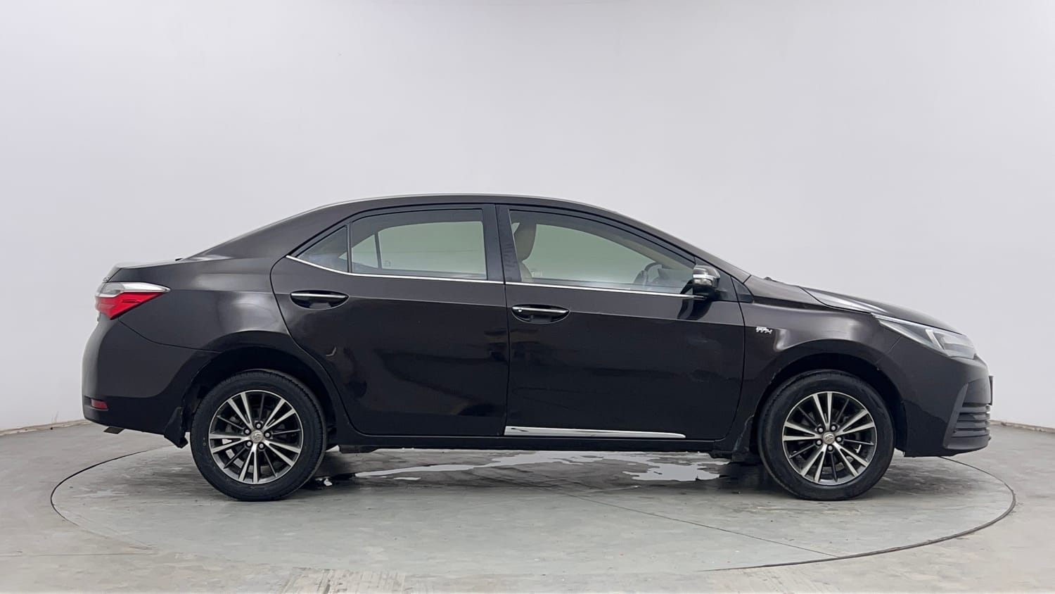 Used 2017 Toyota Corolla Altis VL CVT Petrol Petrol Automatic exterior RIGHT SIDE VIEW