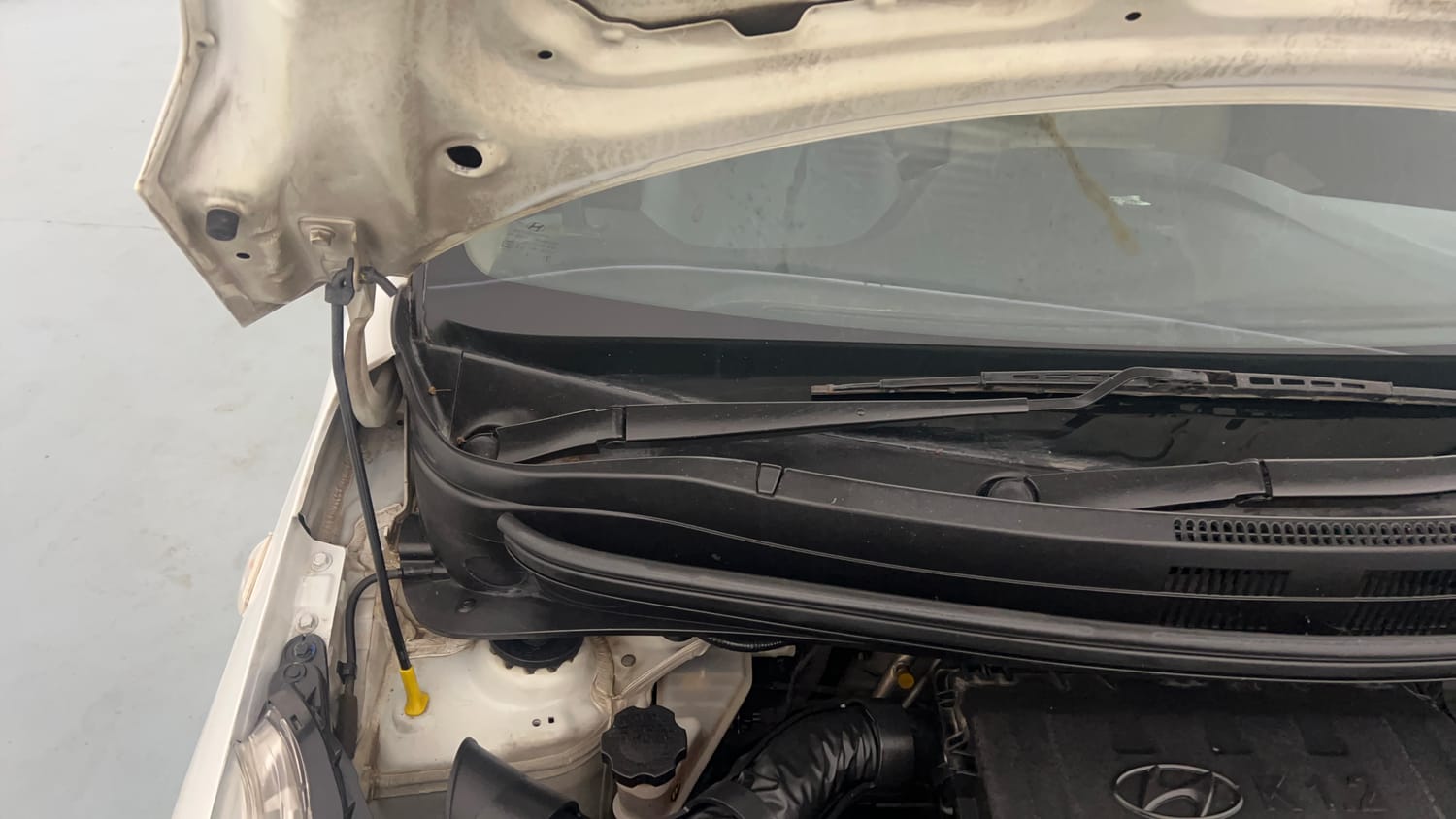 Used 2019 Hyundai Grand i10 Magna 1.2 Kappa VTVT Petrol Manual engine ENGINE RIGHT SIDE HINGE & APRON VIEW