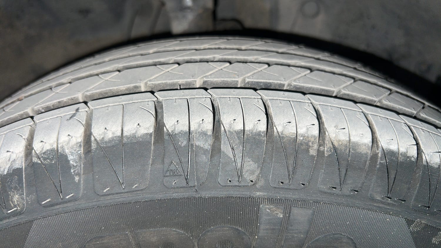 Used 2015 Honda City SV CVT Petrol Automatic tyres RIGHT FRONT TYRE TREAD VIEW