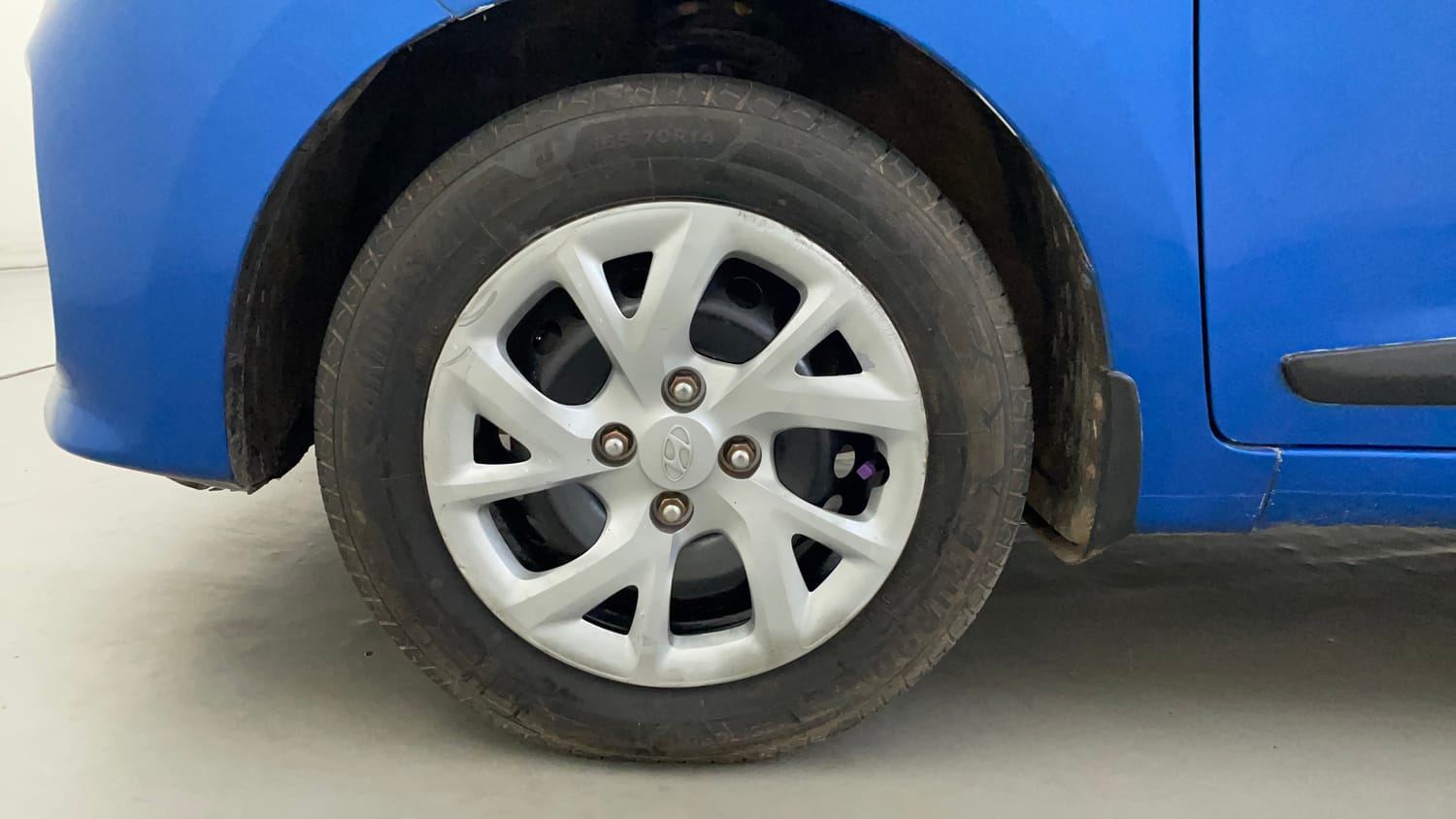 Used 2018 Hyundai Grand i10 Magna 1.2 Kappa VTVT Petrol Manual tyres RIGHT REAR TYRE RIM VIEW