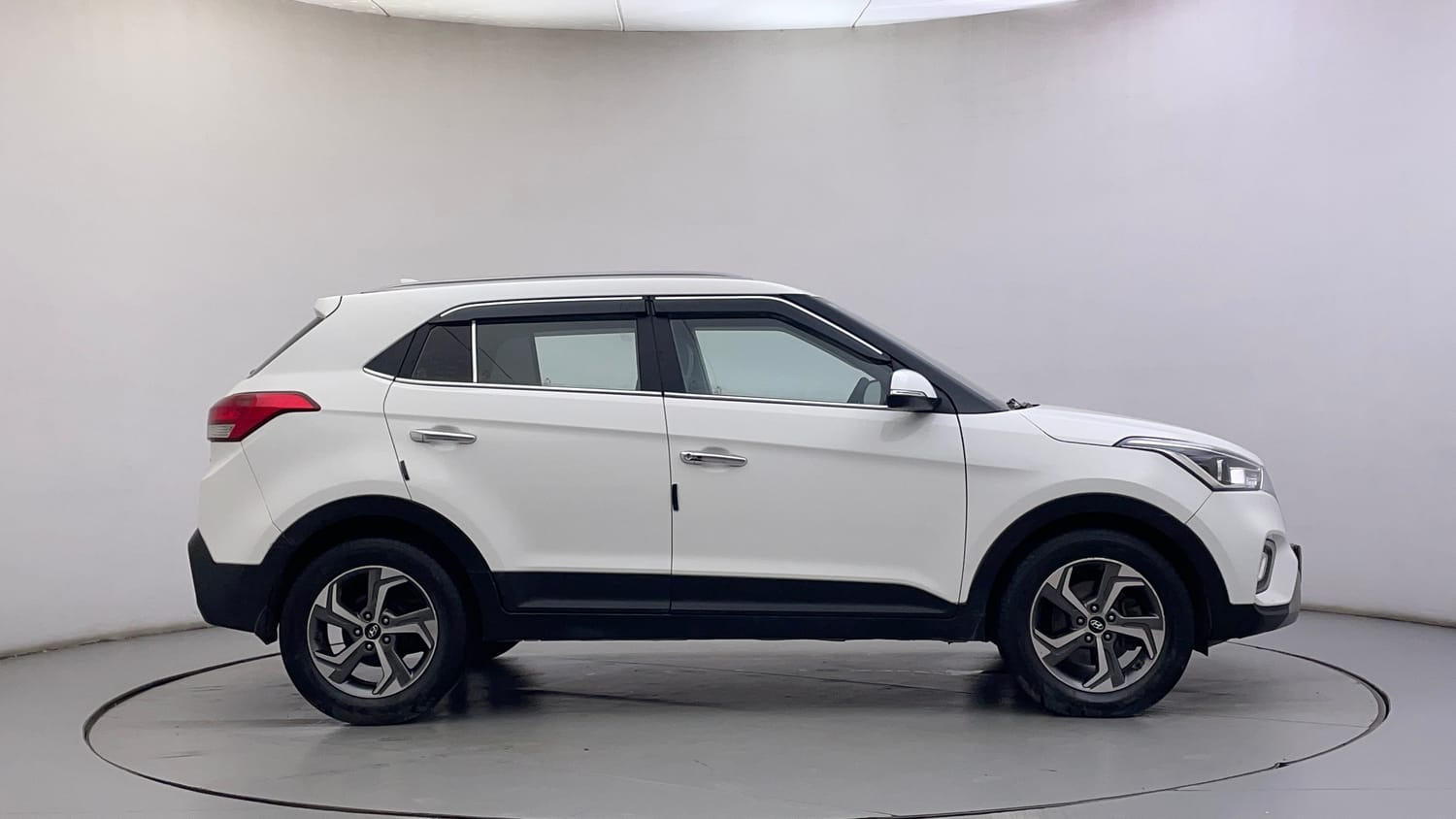 Used 2018 Hyundai Creta SX 1.6 AT CRDi Diesel Automatic exterior RIGHT SIDE VIEW