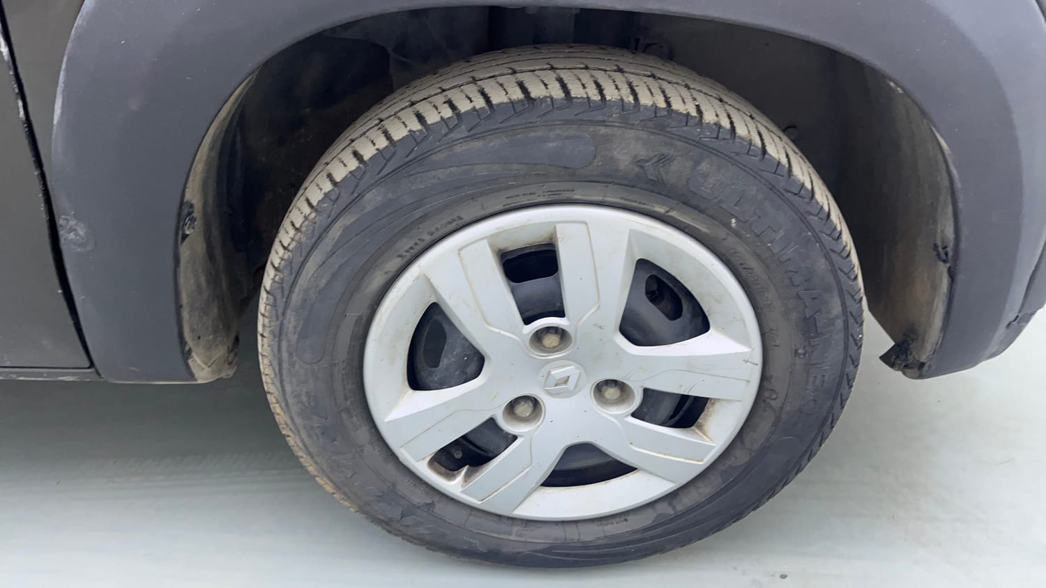 Used 2018 Renault Kwid 1.0 RXT Petrol Manual tyres RIGHT FRONT TYRE RIM VIEW