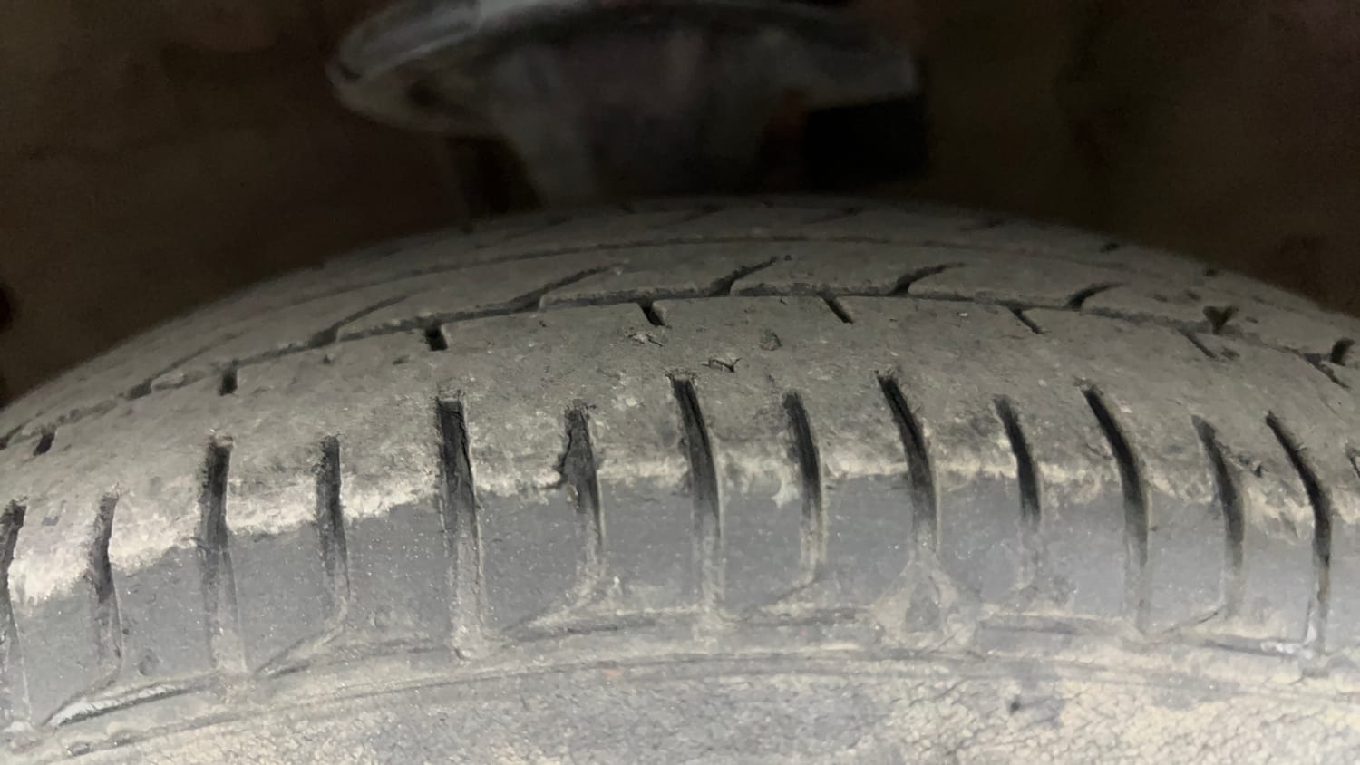 Used 2013 Hyundai i10 Era 1.1 iRDE2 Petrol Manual tyres LEFT FRONT TYRE TREAD VIEW